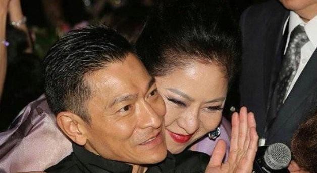 内涵张兰母子、产品一个也不熟，难怪向太陈岚的直播会“翻车”