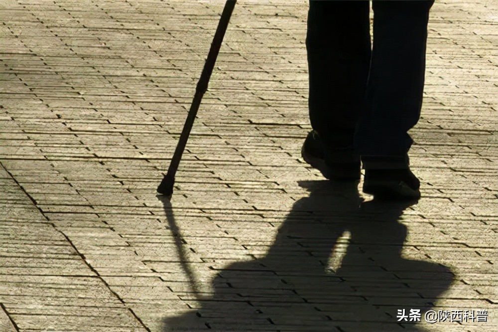 眼睛光斑闪烁,揉眼睛时为什么会出现光斑图案