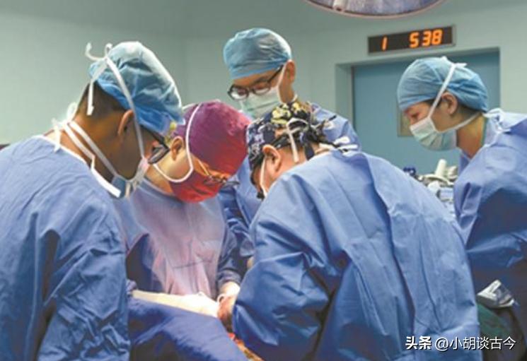 四川父亲忍痛拔掉儿子呼吸机,家人拔掉呼吸机视频