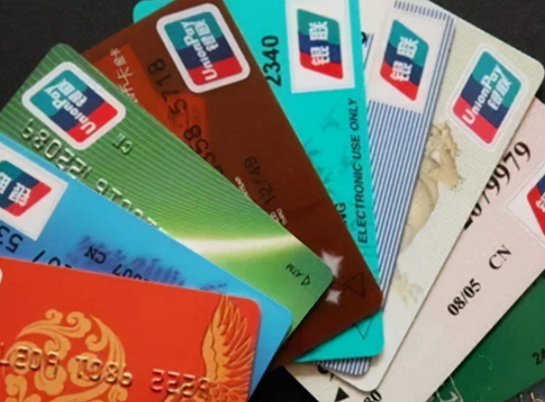 买彩票中1000万，该怎么领奖？如果存银行，会不会被“调查”？