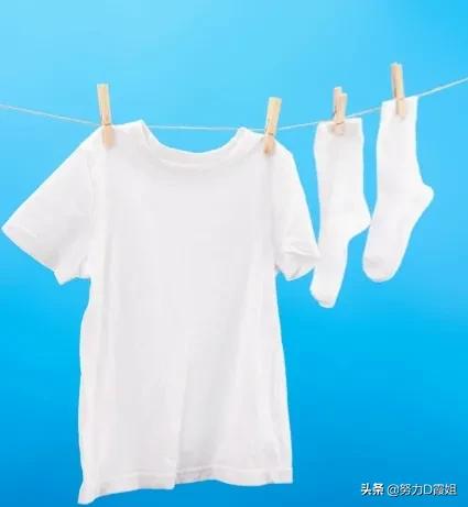 怎样去除白色衣服顽固污渍,如何去除白色衣物上的黄渍