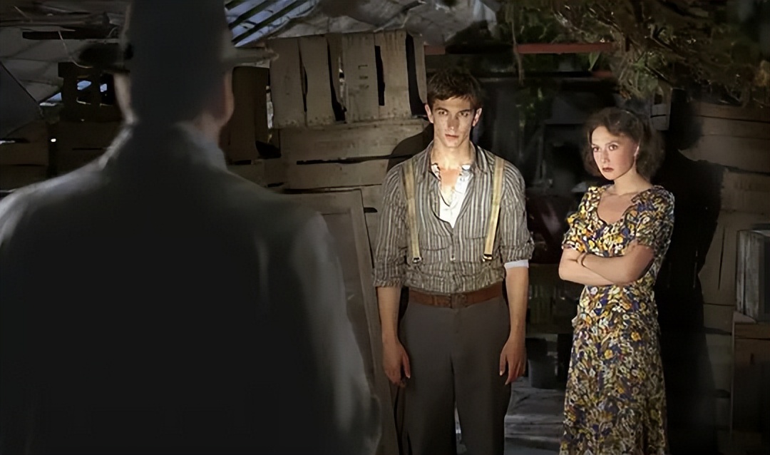 《*皮书黑**》中关于战争和道德的探究有着怎样的哲学意义？