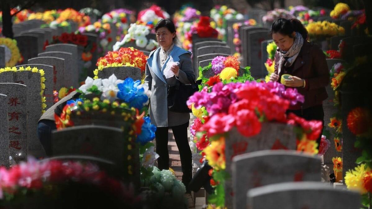 买房放置骨灰盒合法吗,买房子放骨灰盒违法吗