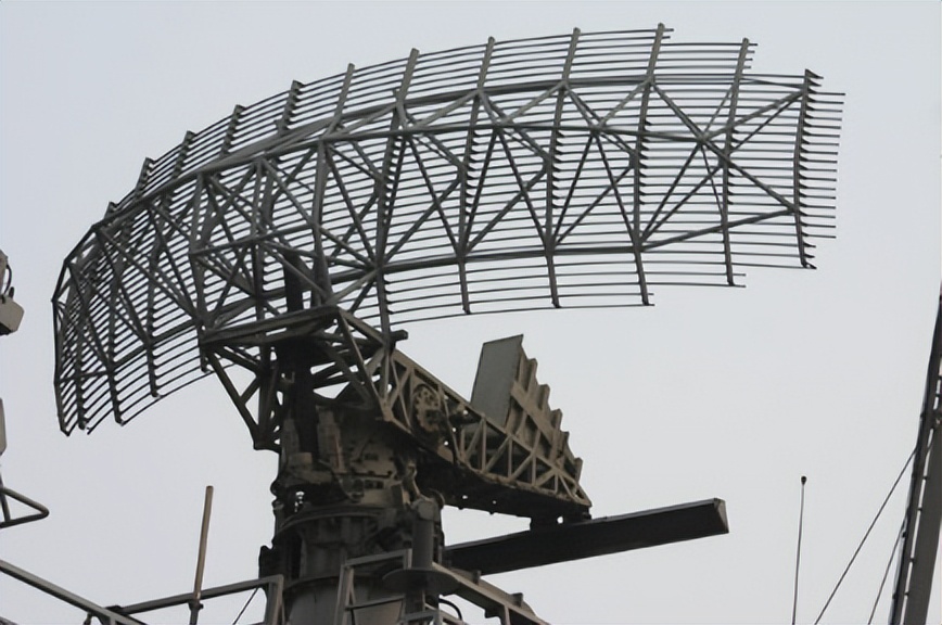 福建大型相控阵雷达,福建舰作战能力与美国航母对比