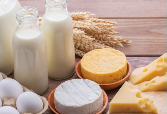 专家建议不缺钱的老年人，多吃这六样食物，腿脚有劲营养健康。