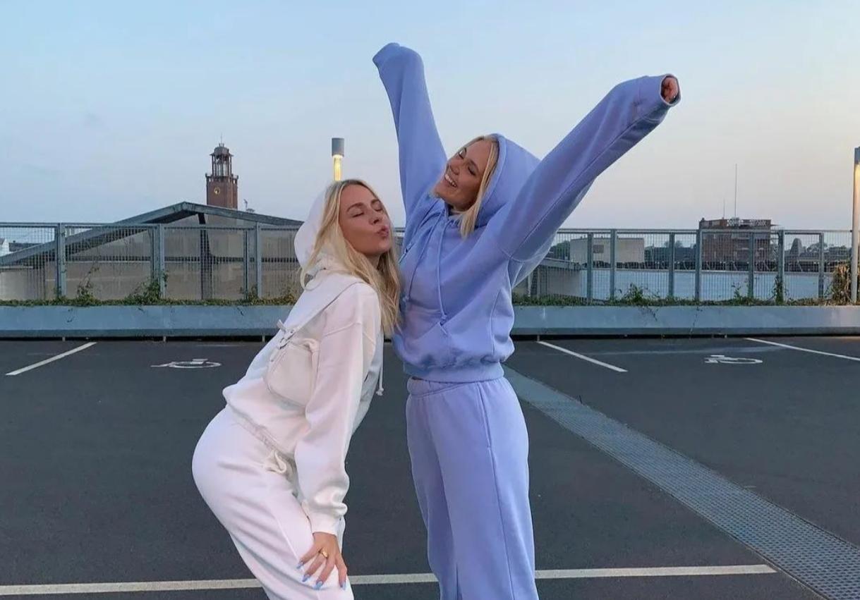 卫衣穿在里面怎么搭配好看,卫衣和什么衣服穿搭好看