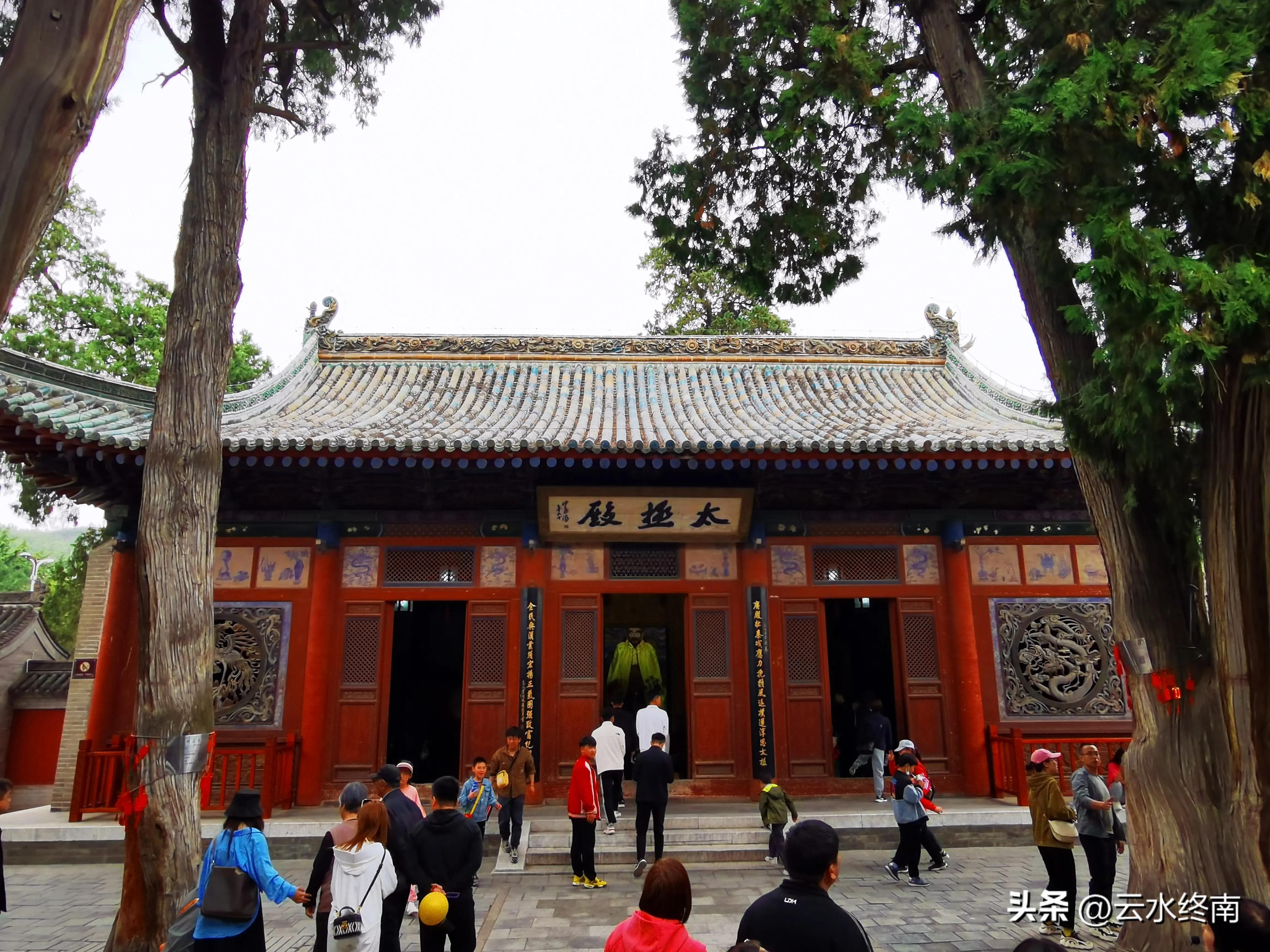 伏羲庙在市区吗,伏羲像伏羲庙