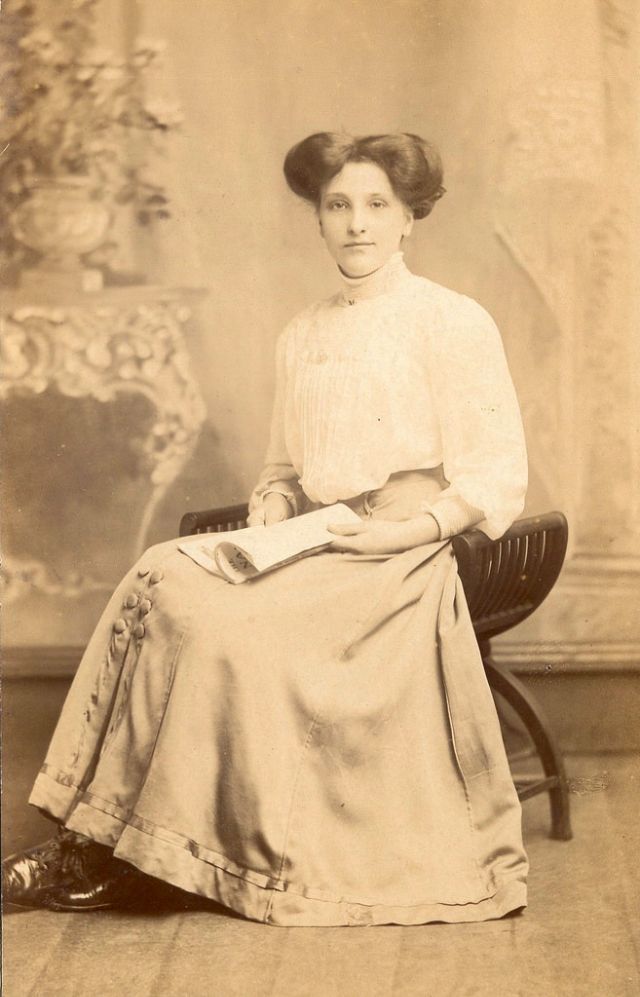 19世纪英国女性服饰平民,18世纪英国贵妇服饰