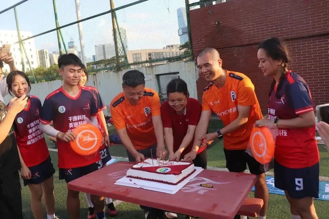 深大的知名的校友,踢足球的学长