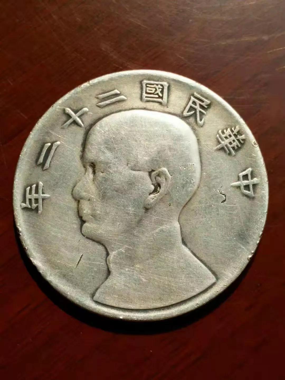 爷爷奶奶给的银元,挖出去世的爷爷藏的银元