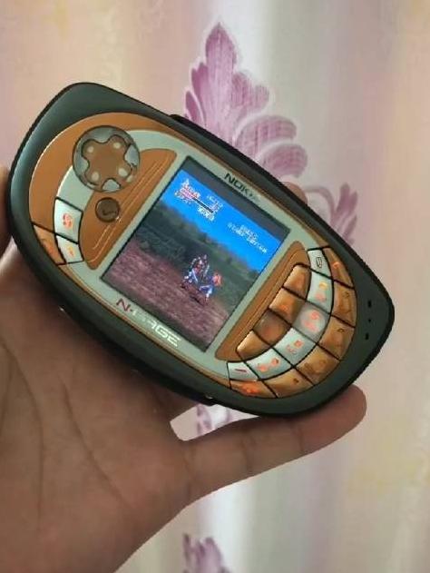 让我们回忆曾经用过的手机,你还记得你曾经用过的手机吗