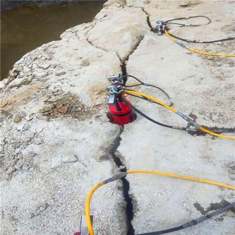 开采石头劈裂机器多少钱,劈裂棒和劈裂机区别