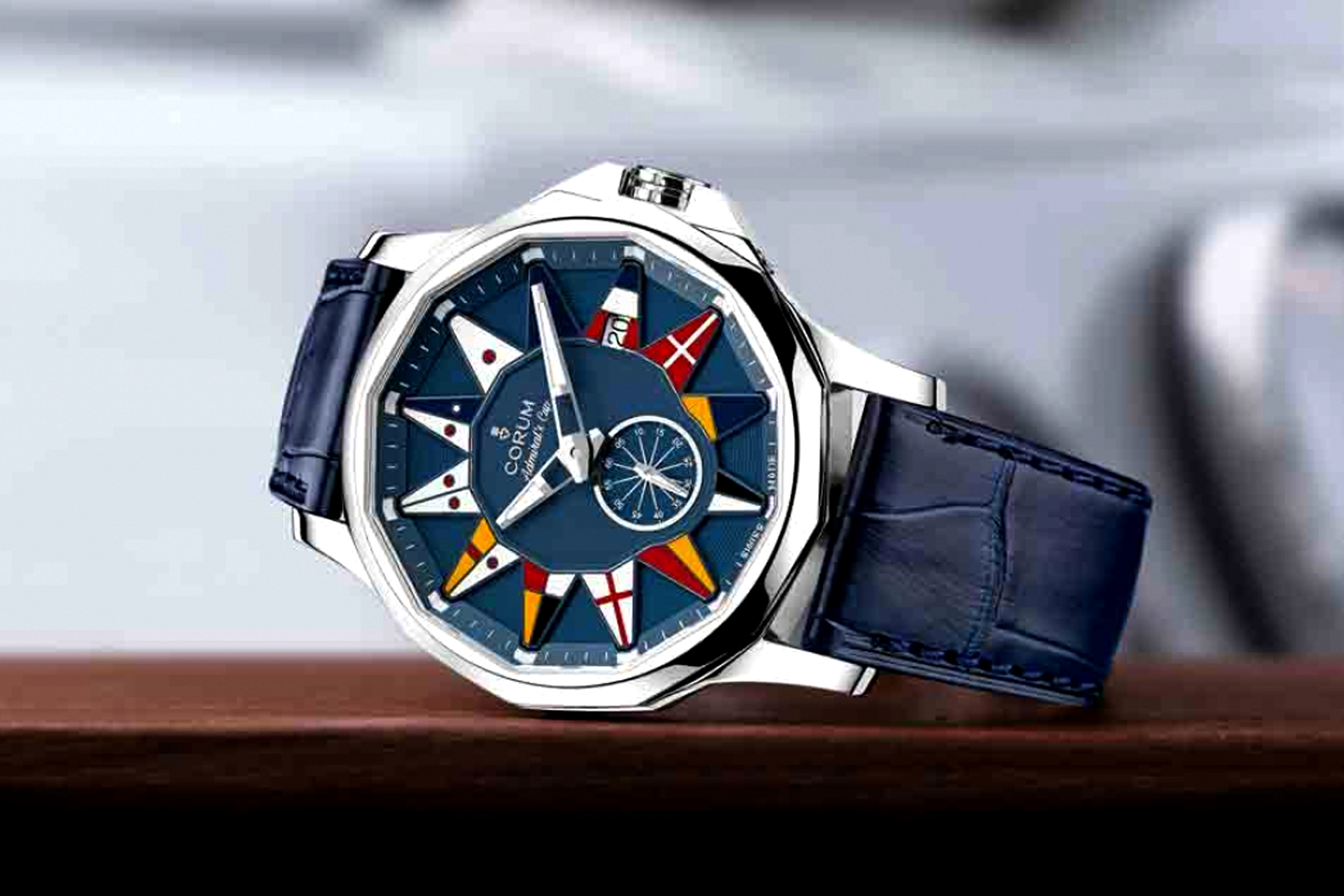 长假盼海?CORUM昆仑表打造“迷你海滩”