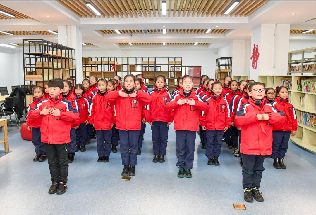 “感恩台账”满载浓情关爱，跃莱爱心引社会接力温暖鹤峰儿童