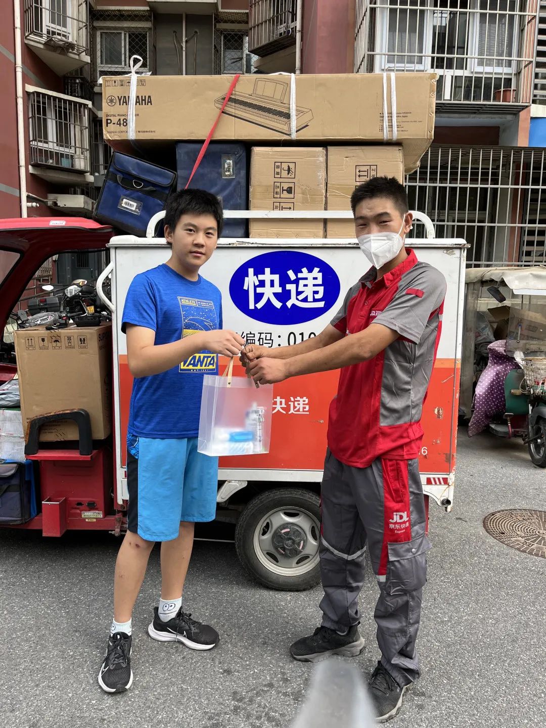 大手拉小手创建文明城怎样拍,小手拉大手共创文明城汇报材料