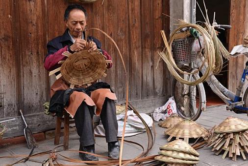 曾被视为“座上宾”，如今依旧吃香的4种手艺人，年轻人却不愿学