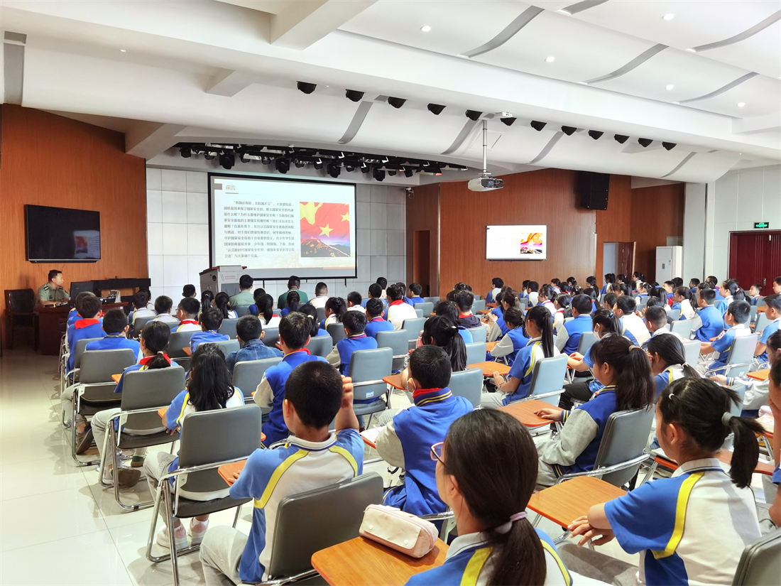 国防教育进校园同心共筑强国梦,国防教育进校园师生共筑复兴梦