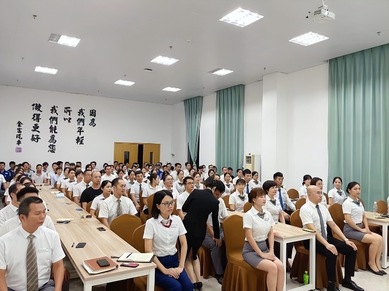 张坤（Queen）老师商务礼仪专家