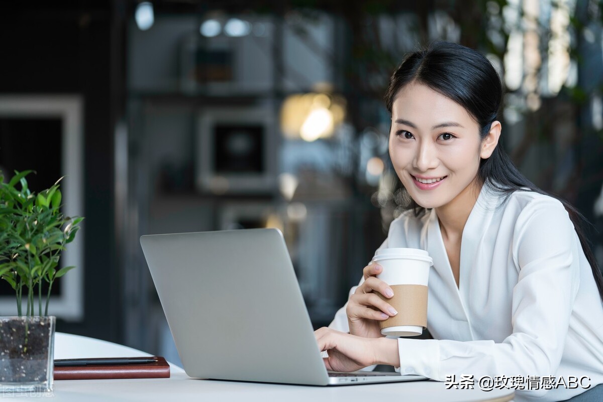 49岁女人倾诉：我工资比老公高，老公反而不高兴，问题出在哪了