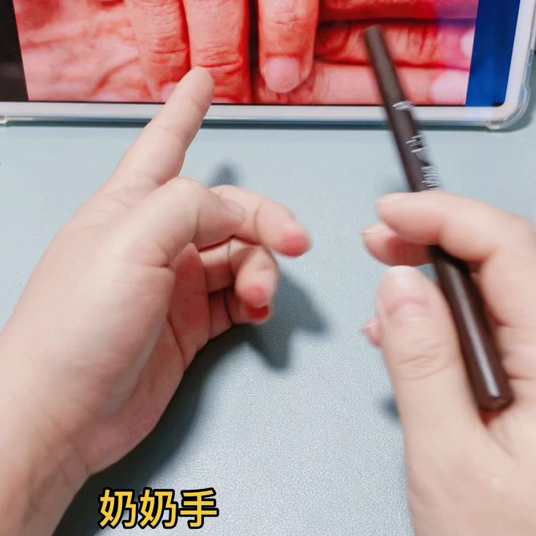 手干燥粗糙是缺什么维生素吗,手干燥粗糙裂口怎么办