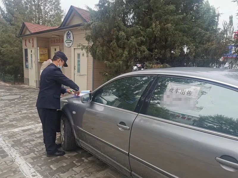 店主霸占公共车位被处罚,二手车长期霸占公共停车位