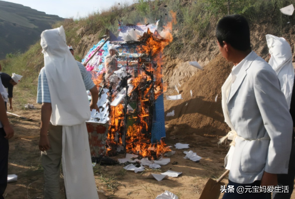 人去世了为啥要穿寿衣,人去世后为什么要穿寿衣