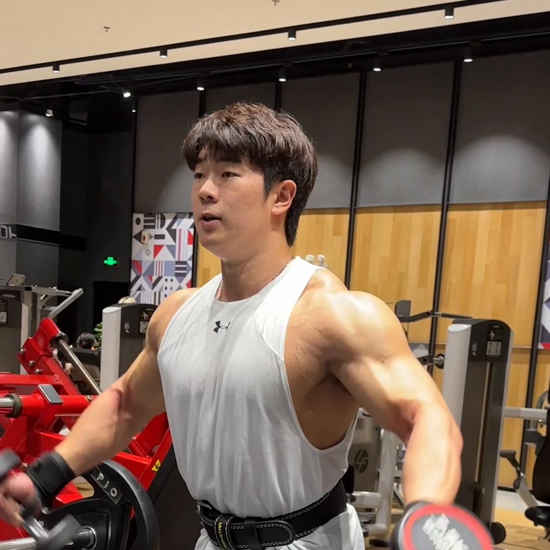 肩部训练计划超级组max,哑铃杠铃肩部训练计划