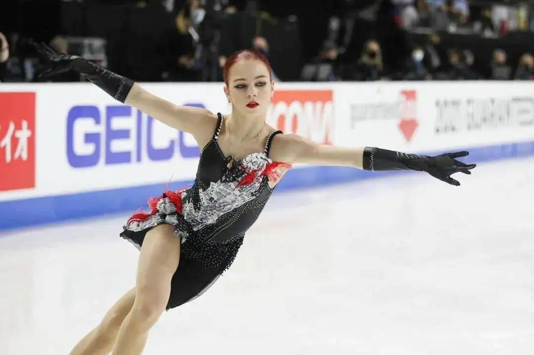 特鲁索娃散发惊艳,特鲁索娃到达北京就展示蟹步