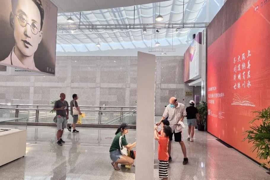 坐拥四大分馆，上海名校“网红地标”惊艳出圈！今天，让我们把“头条”留给它