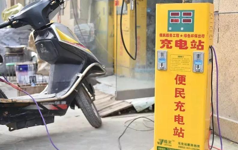 电动车灯亮不走灯关就走怎么回事,电动车充满不变灯怎么办