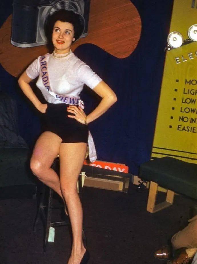 【晚清*楼青**旧影观】媚态百出，丰乳肥臀，尽显女子风情！