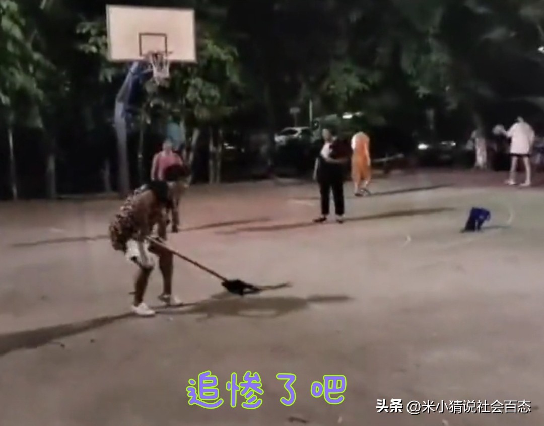 大妈跳广场舞霸占个人篮球场事件,盘点广场舞大妈抢篮球场名场面