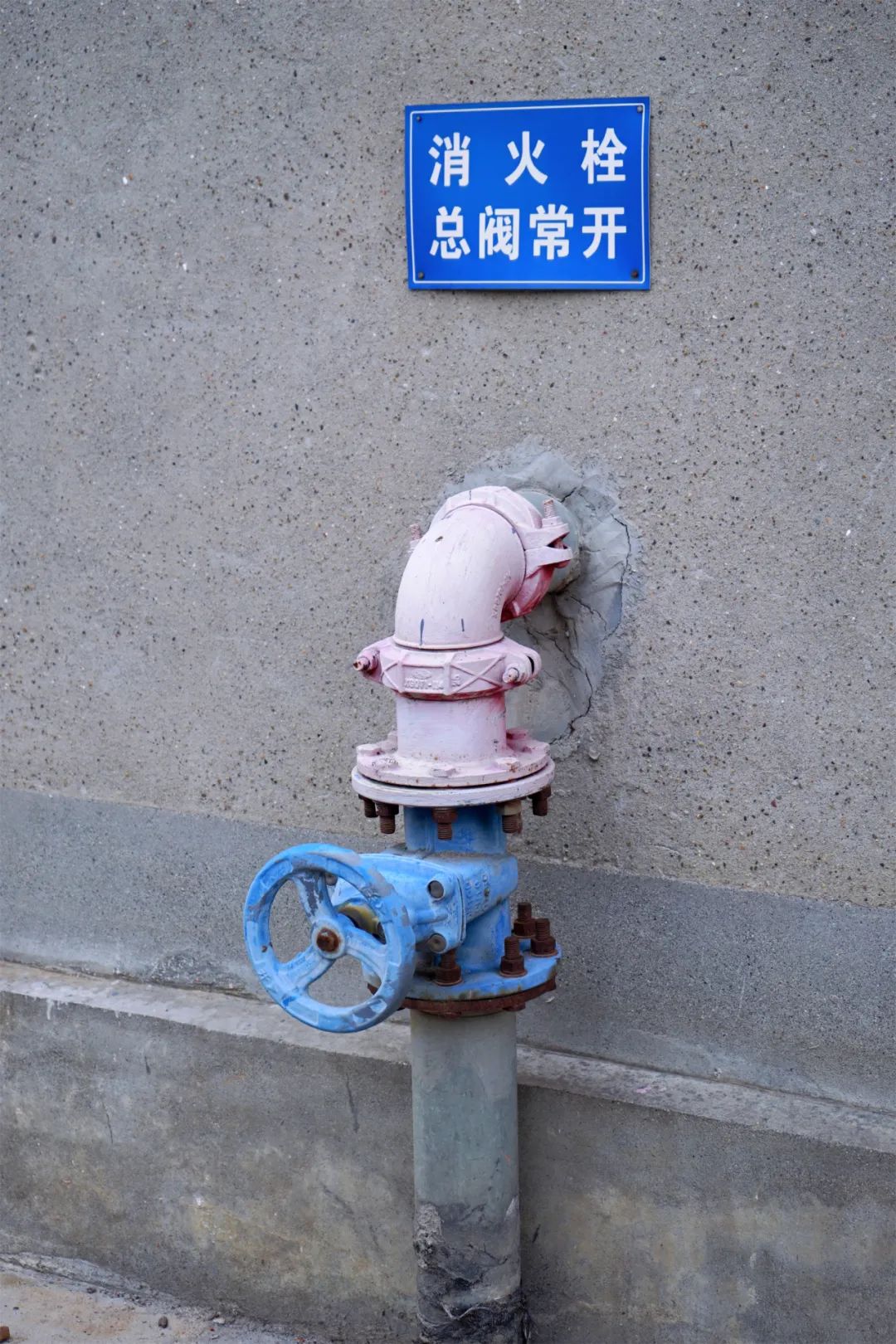 穿越五块石的百米窄巷，打开铁半城的光