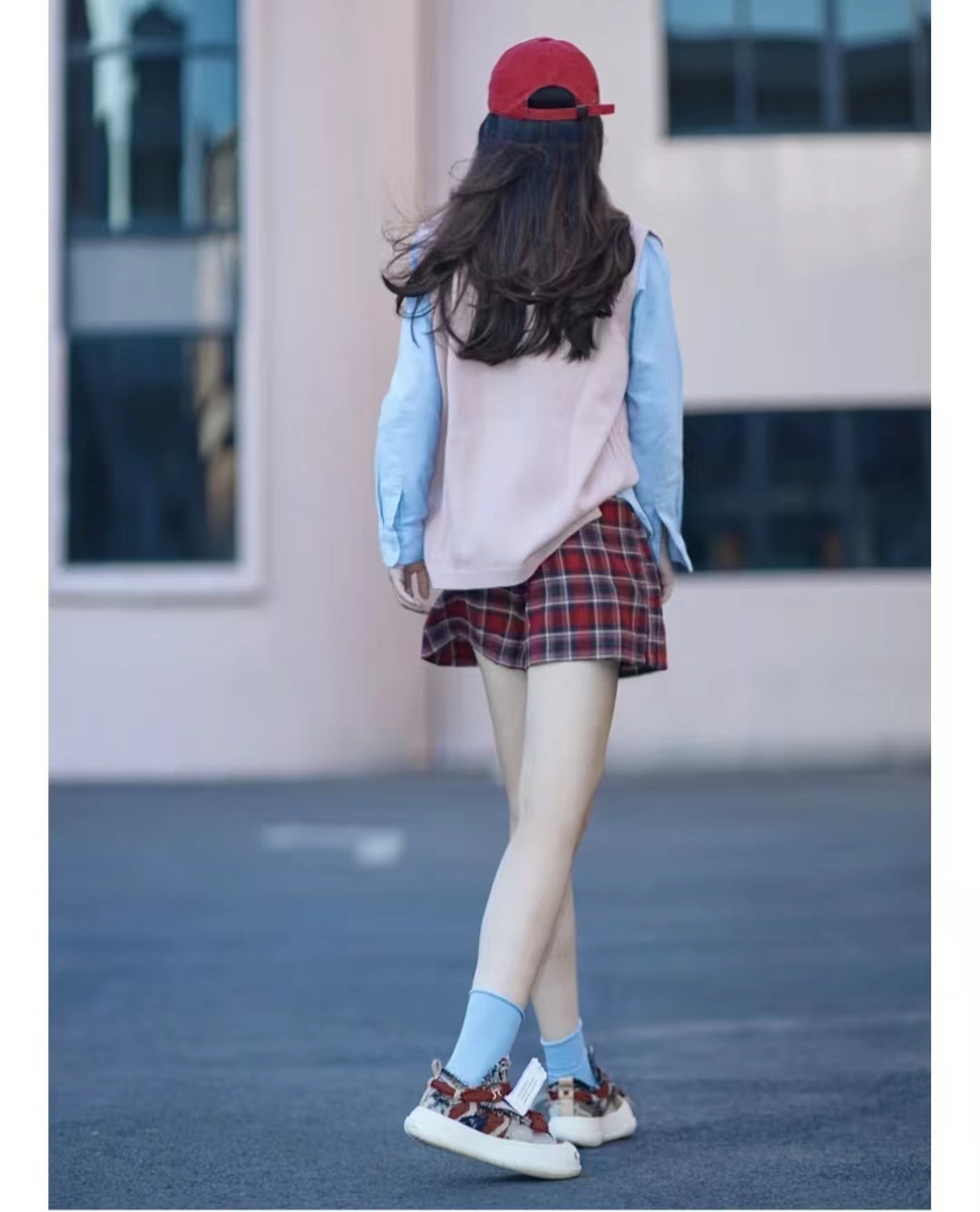 外套秋冬蓝色搭配什么颜色,秋冬比较显高级的颜色搭配