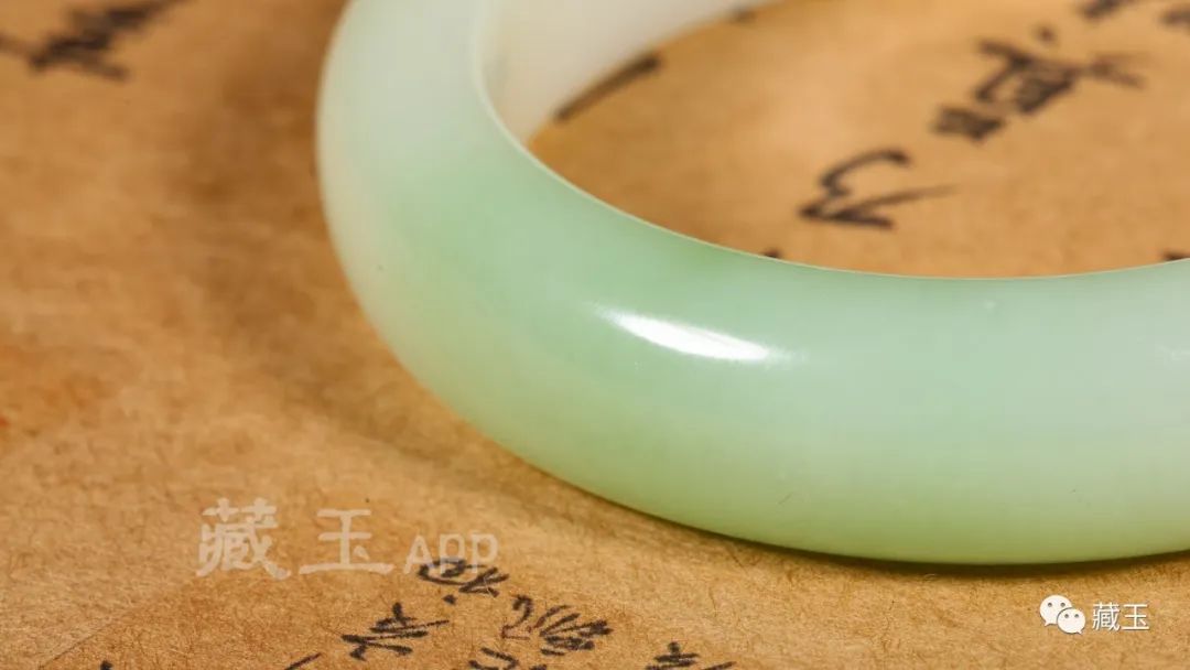 会跑色的玉石,什么样的翠青料是好玉料