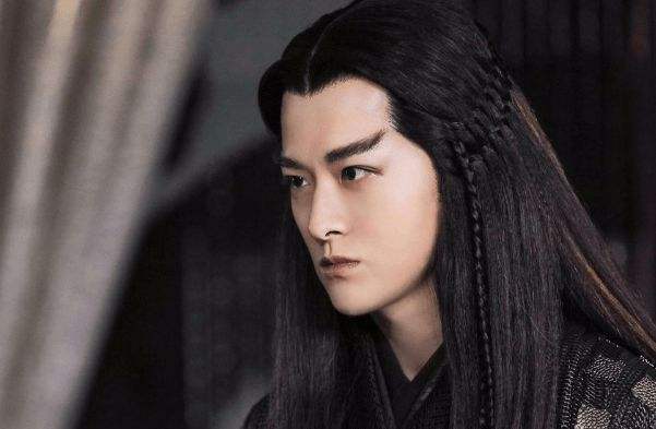 还记得《琉璃》里的无支祁吗？他的荧屏初吻献给了迪丽热巴？