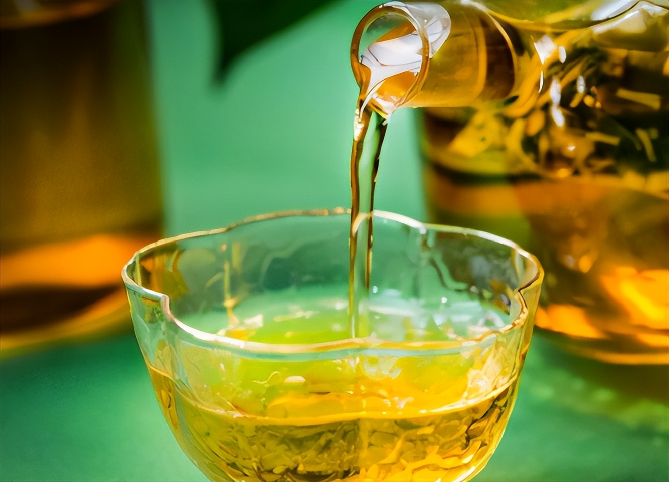 夏天老人喝什么茶去火最好,夏天天气热中年人喝什么茶