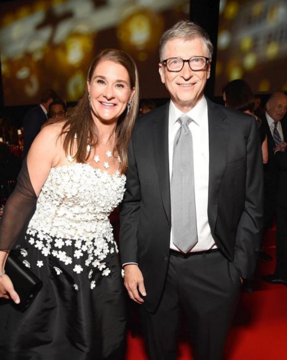 比尔盖茨离婚后新女友曝光,比尔盖茨历任前女友