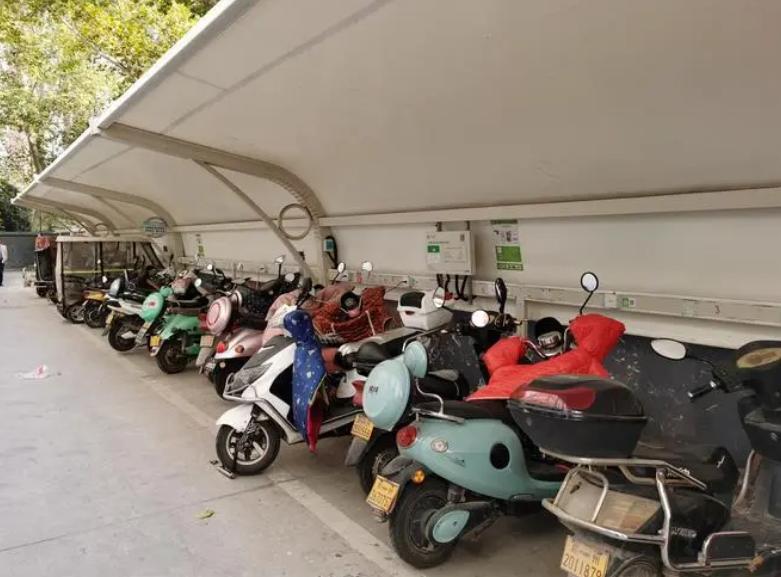 电动车多久不充电电池不会损坏,电动车一次充电不满会伤害电池吗