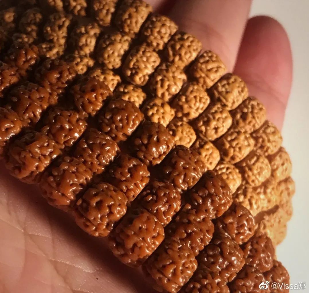 金刚变红和玉化的原因,玩了三年没有玉化的金刚