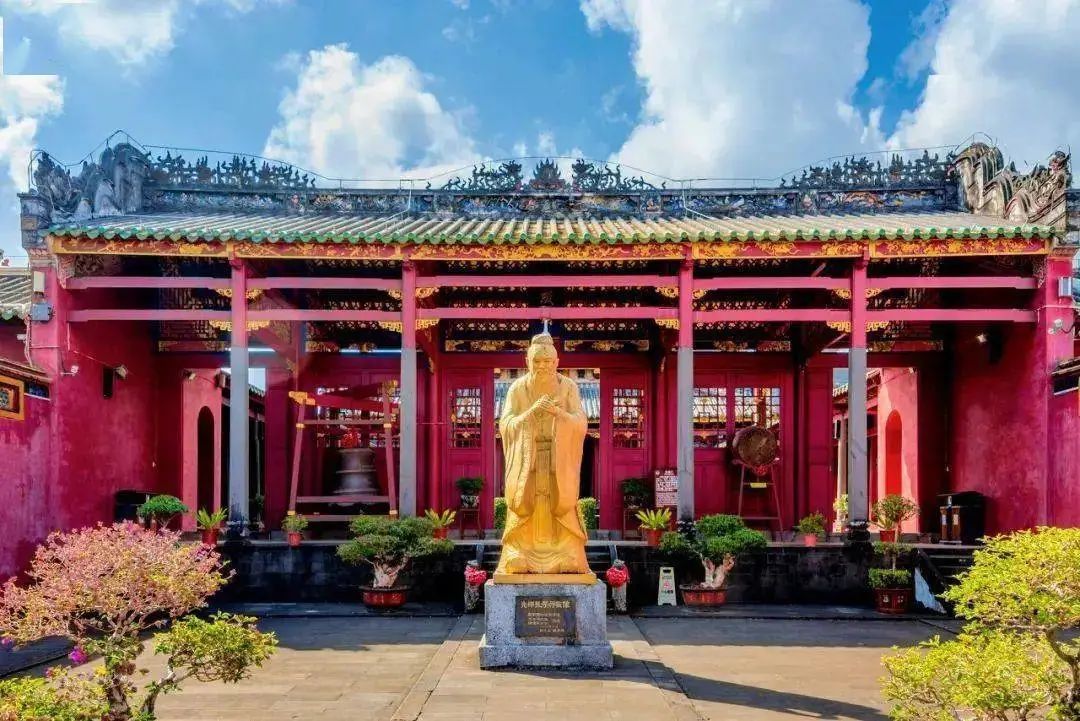 海南晴天的沙滩,海南阳光下的海