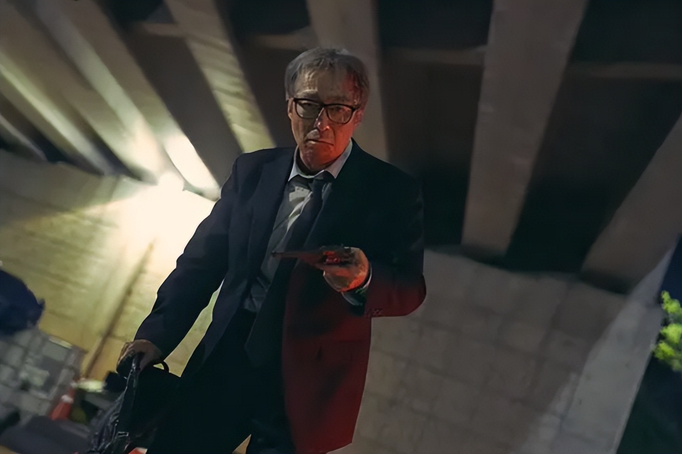 韩国票房冠军！剧情烧脑尺度大，老年痴呆患者高燃复仇，太过瘾了