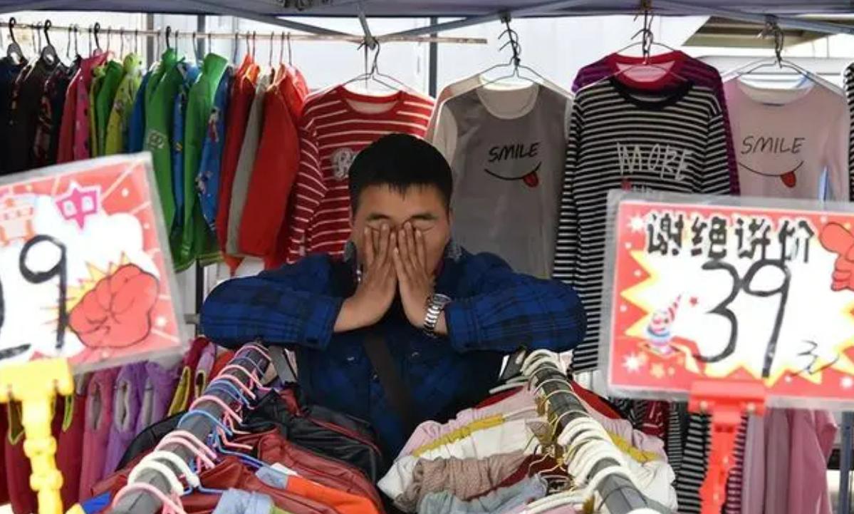 实体店衣服100元成本多少,电商卖的衣服为什么那么便宜
