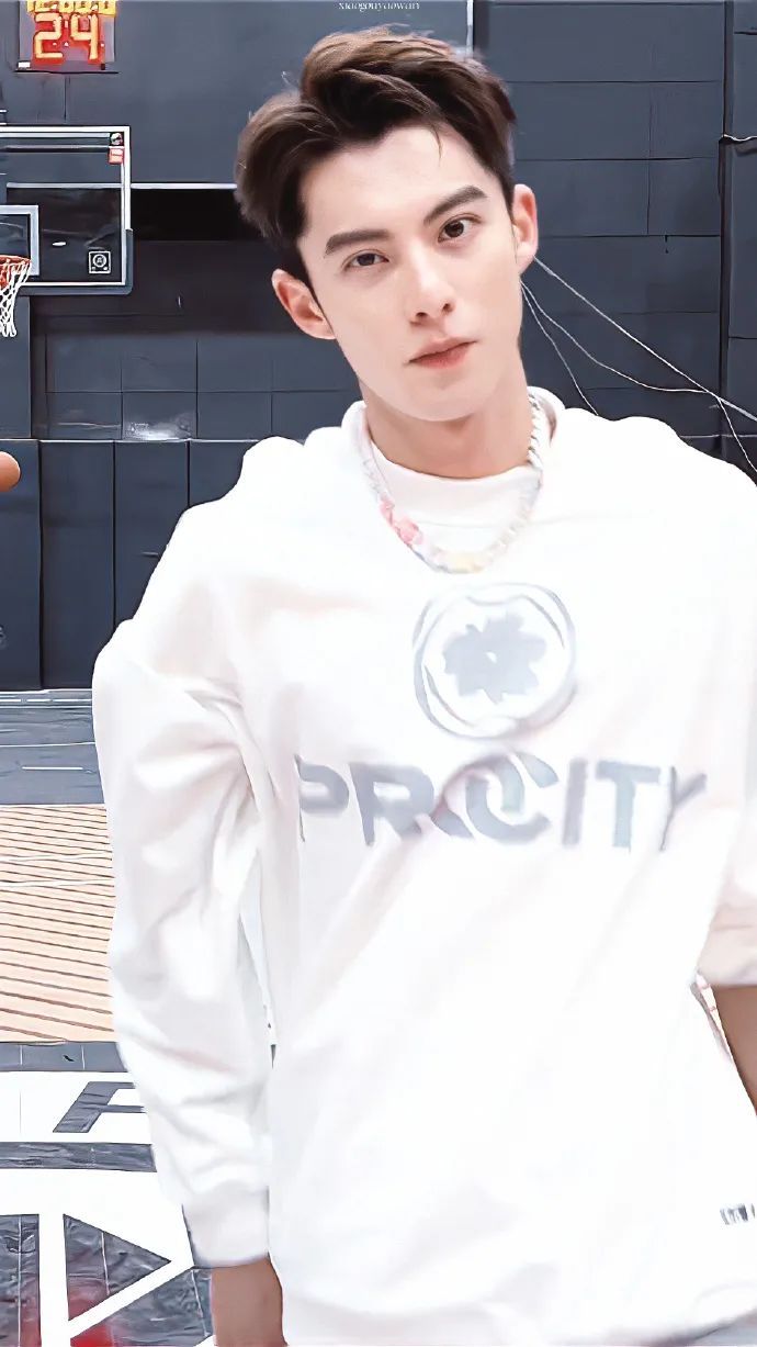 男士头发稀少适合剪什么发型,35到40岁的男士发型怎么剪