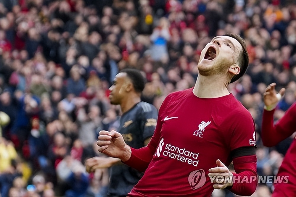 助理裁判肘击罗伯逊,裁判暴打选手