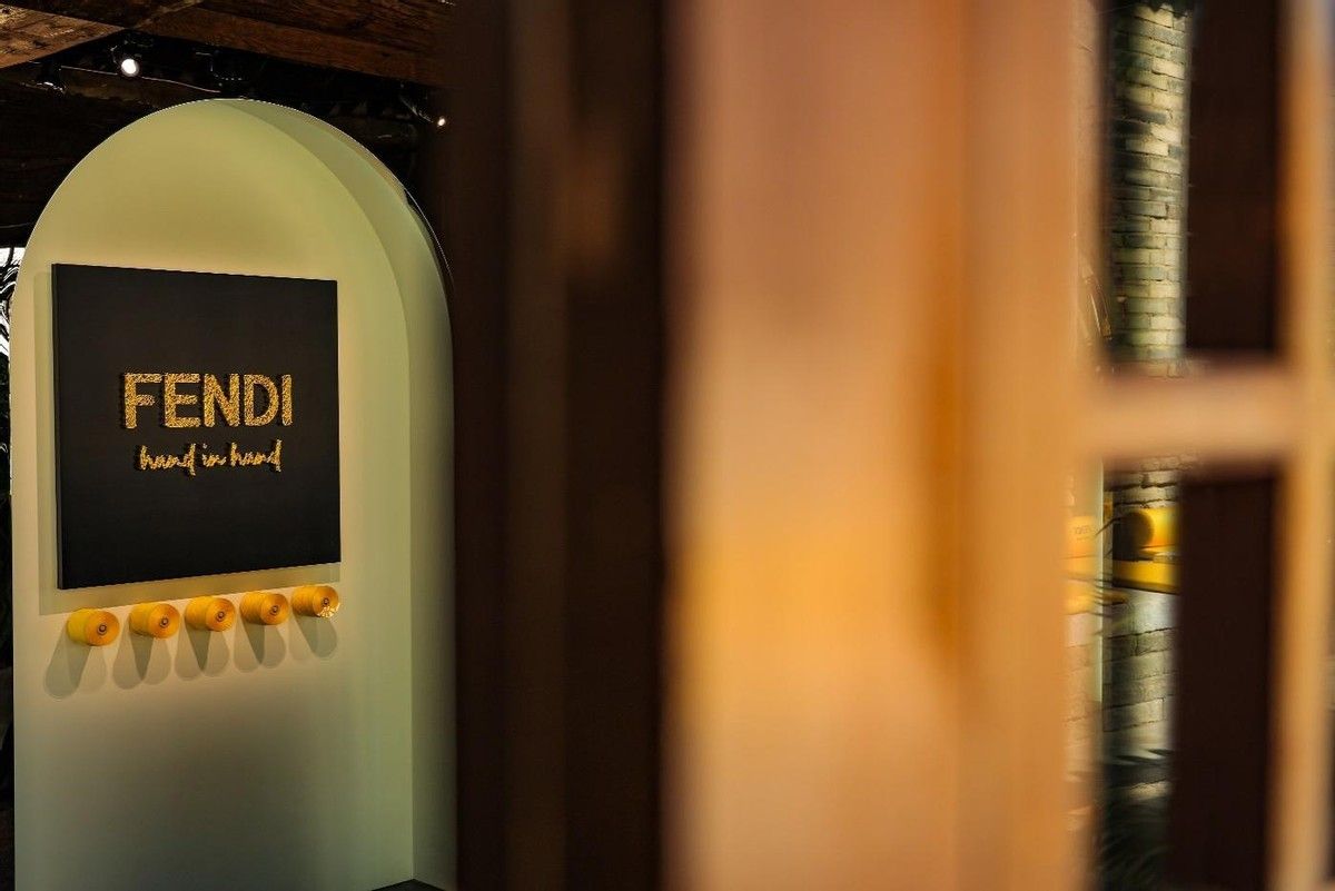 fendi喜茶喜悦黄有字样吗,fendi联名喜茶是哪款饮品