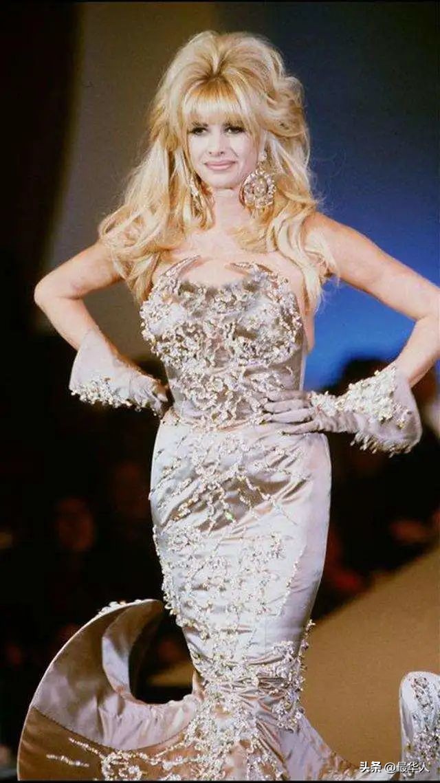 相爱相杀几十年，特朗普把他的前妻，葬在了高尔夫球场