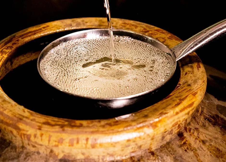 浓香型纯粮食白酒成本是多少,茅台镇的纯粮食酒成本多少钱