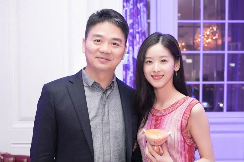 章泽天挺孕肚与刘强东逛超市,刘强东章泽天生二胎了吗