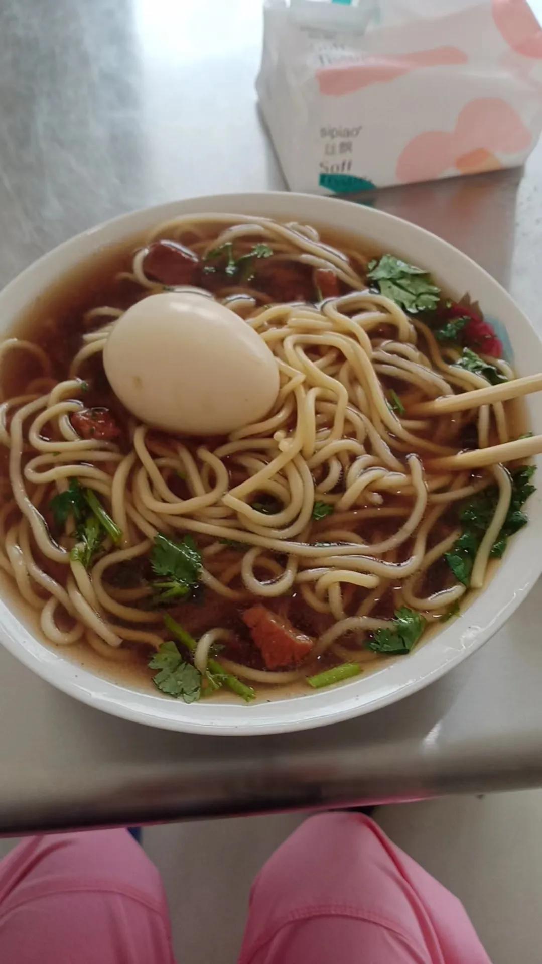 打工十年一场空摆地摊三年变富豪,90后小伙摆摊创业记录